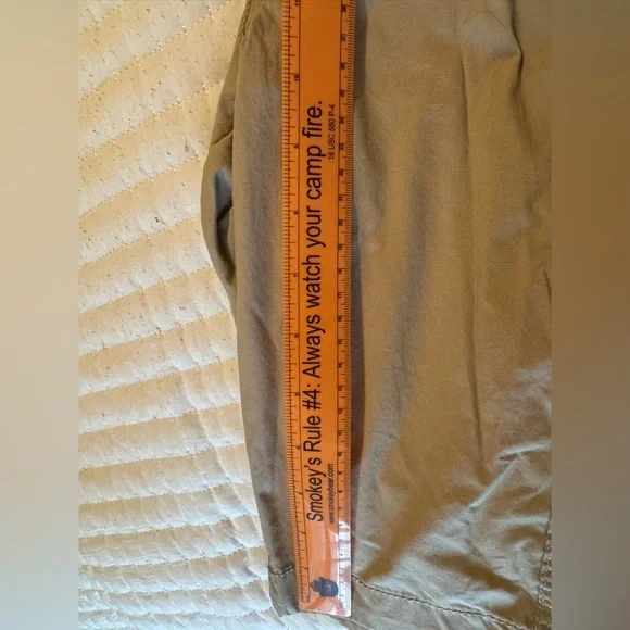 St. John's Bay Women's Beige Cargo Shorts size 12 beach, vacation, casual - Picture 6 of 6